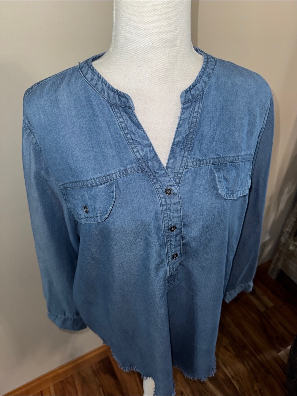 NWT Women’s Denim Tunic Top with Frayed Hem - Large - Picture 5 of 8